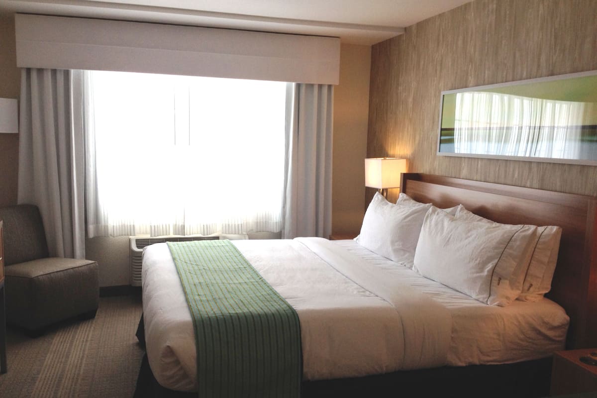 1 bedroom, premium bedding, pillowtop beds, desk