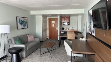 Suite superior, 1 cama King size, para no fumadores (One-Bedroom) | Ropa de cama hipoalergénica y caja de seguridad en la habitación