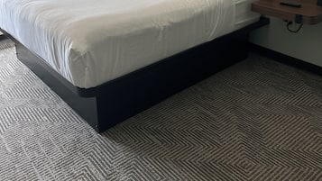 Υποαλλεργικά κλινοσκεπάσματα, χρηματοκιβώτιο στο δωμάτιο, γραφείο