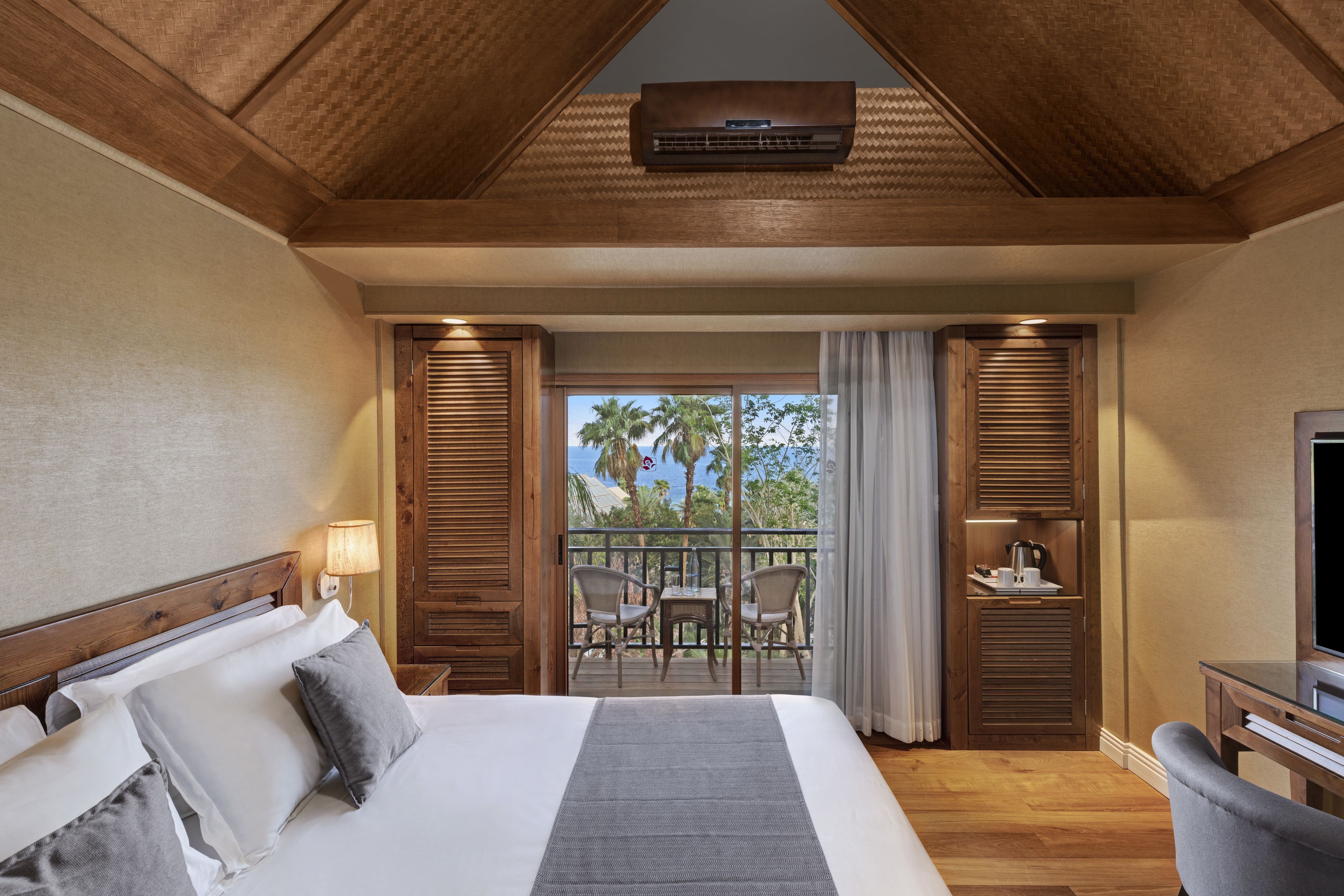 Minibar, in-room safe, iron/ironing board, free WiFi