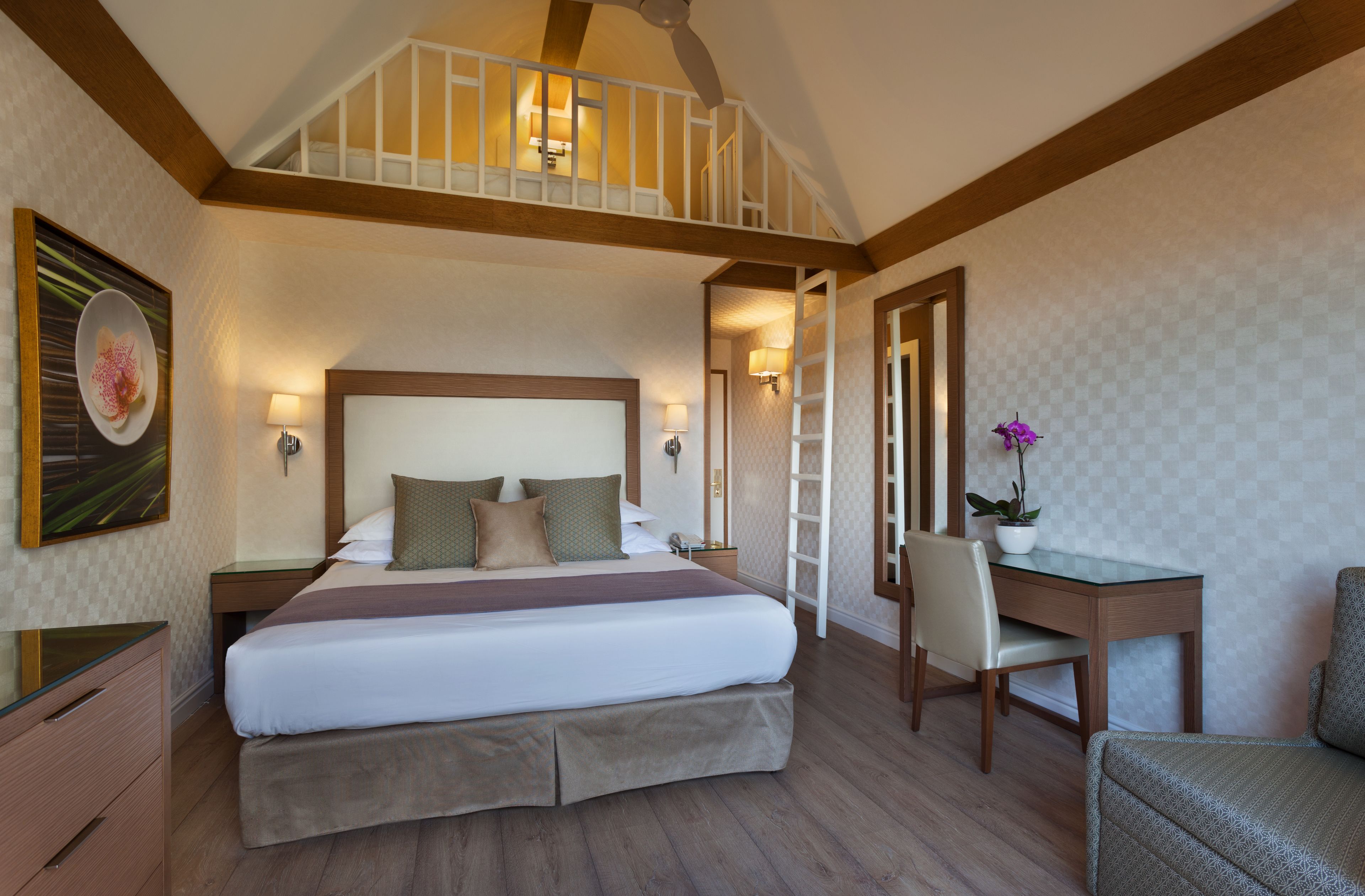 Minibar, in-room safe, iron/ironing board, free WiFi