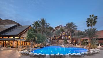 Outdoor pool, sun loungers