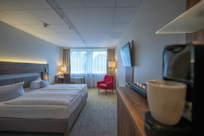 Business Room, 1 Double Bed, Garden View (Converts to 2 Twin Beds) | Premium bedding, pillowtop beds, in-room safe, blackout drapes - Best Western Hotel Prisma (Neumuenster)