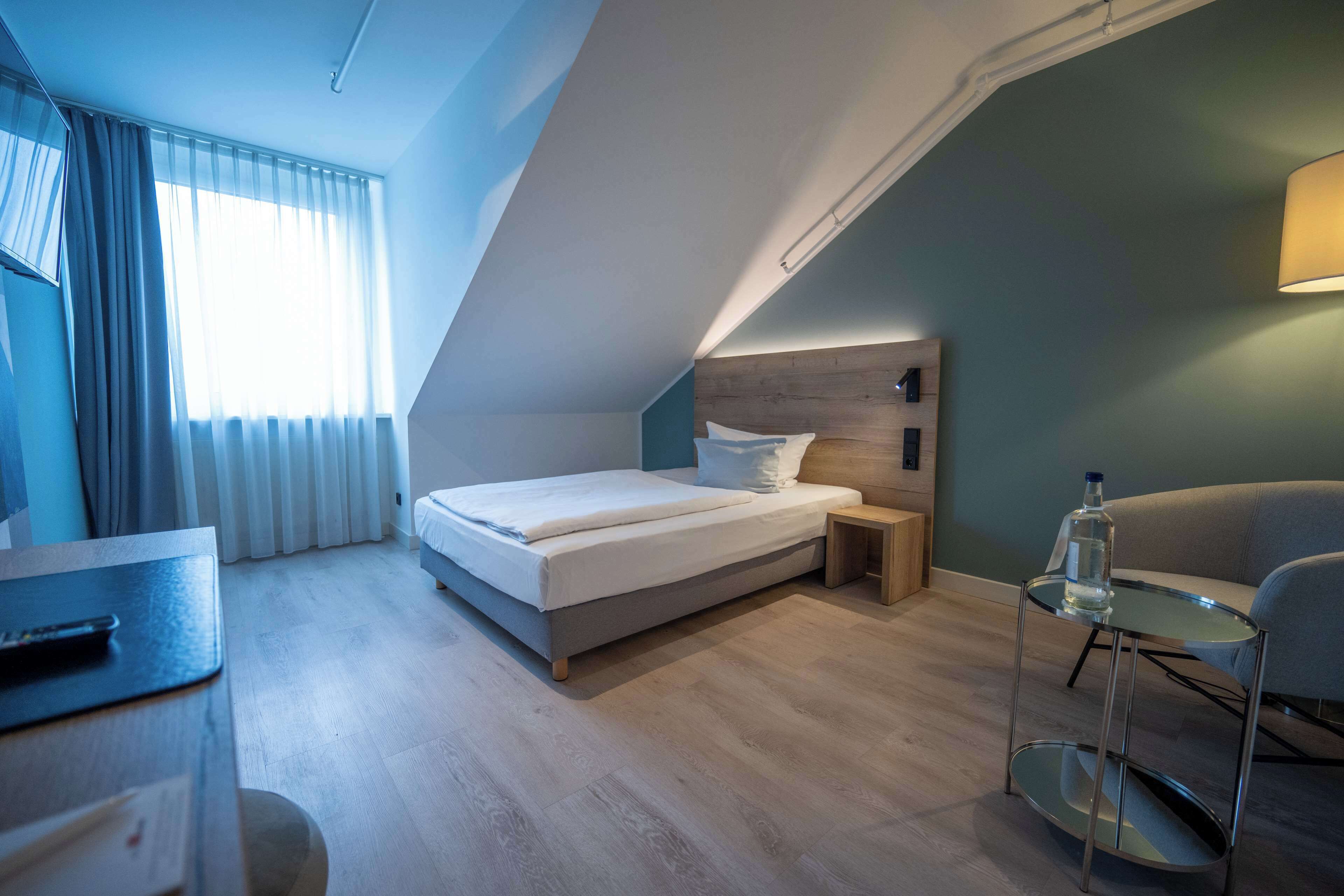 economy room, 1 queen bed | premium bedding, pillow-top beds, in-room safe, blackout curtains