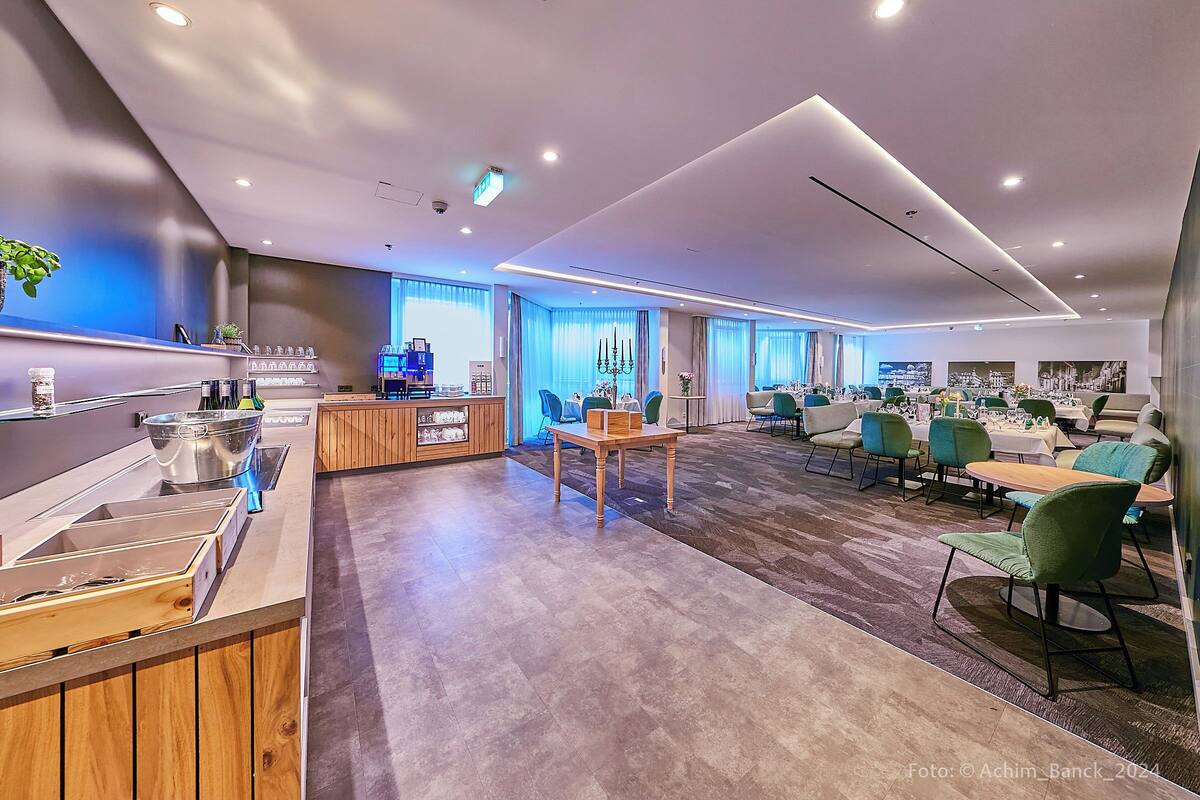 free daily full breakfast