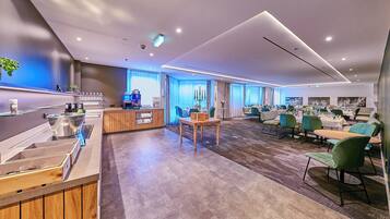 Free daily full breakfast