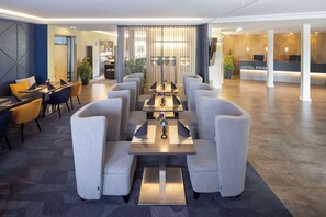 Breakfast, lunch, dinner served; international cuisine, alfresco dining 