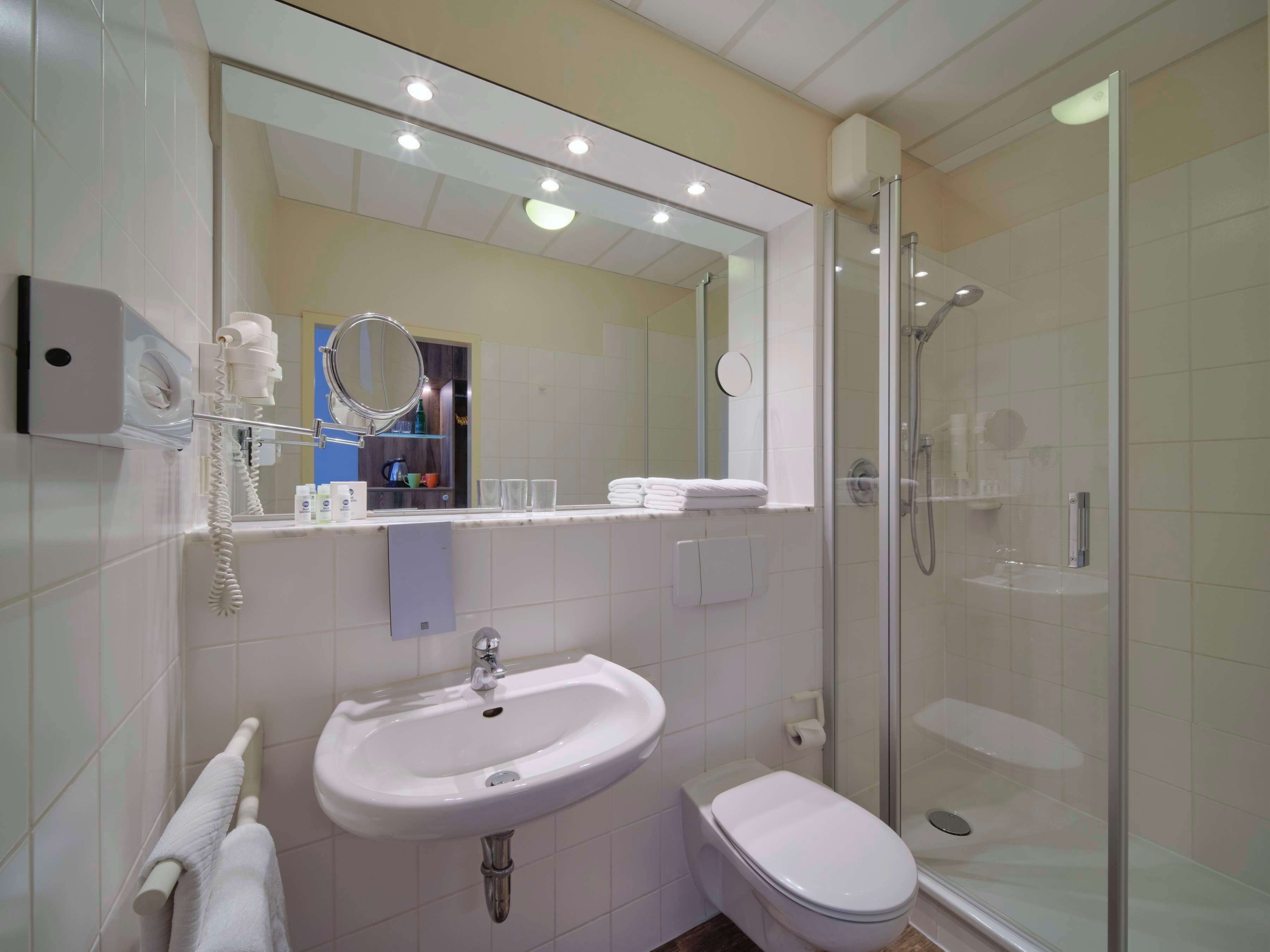 shower, free toiletries, hair dryer, towels