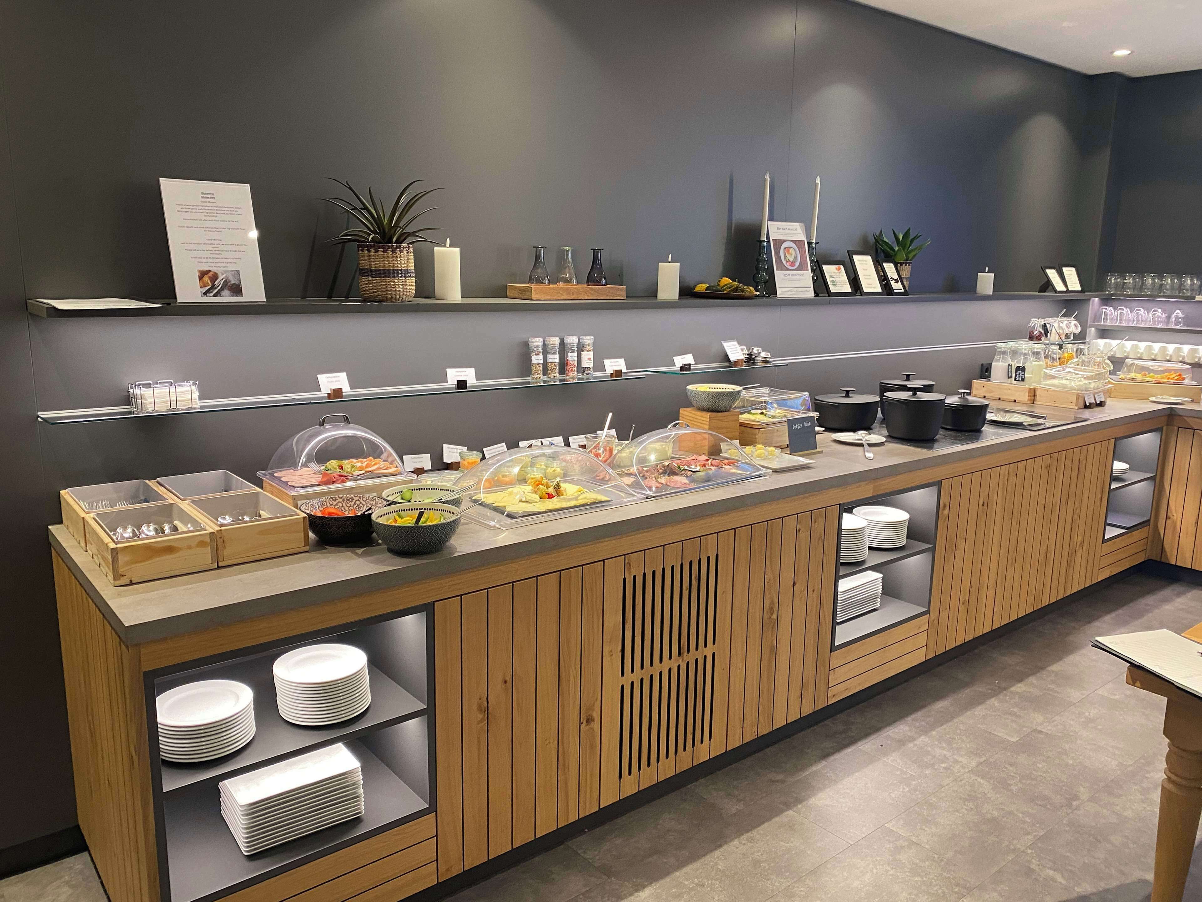 free daily full breakfast