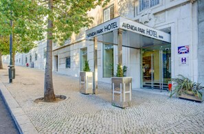 Property entrance - Hotel Avenida Park (Lisbon)