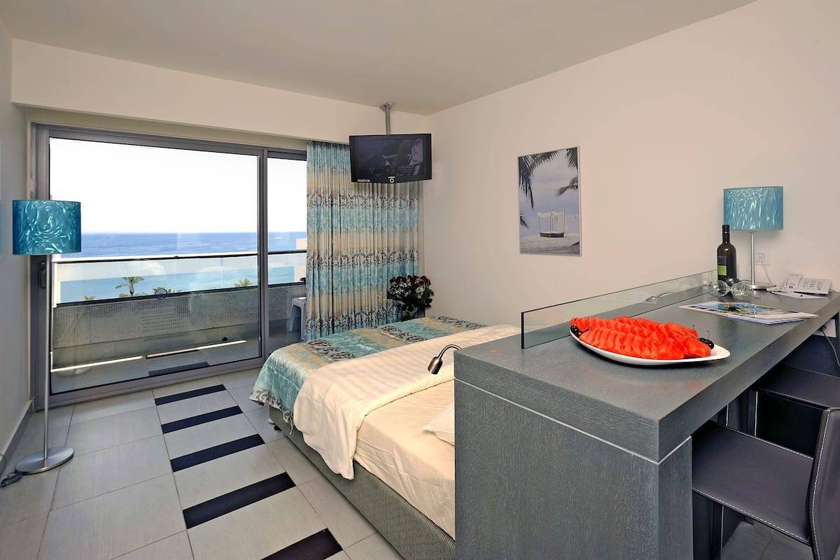 Minibar, in-room safe, iron/ironing board, free WiFi