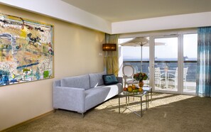 Suite | Minibar, in-room safe, iron/ironing board, free WiFi