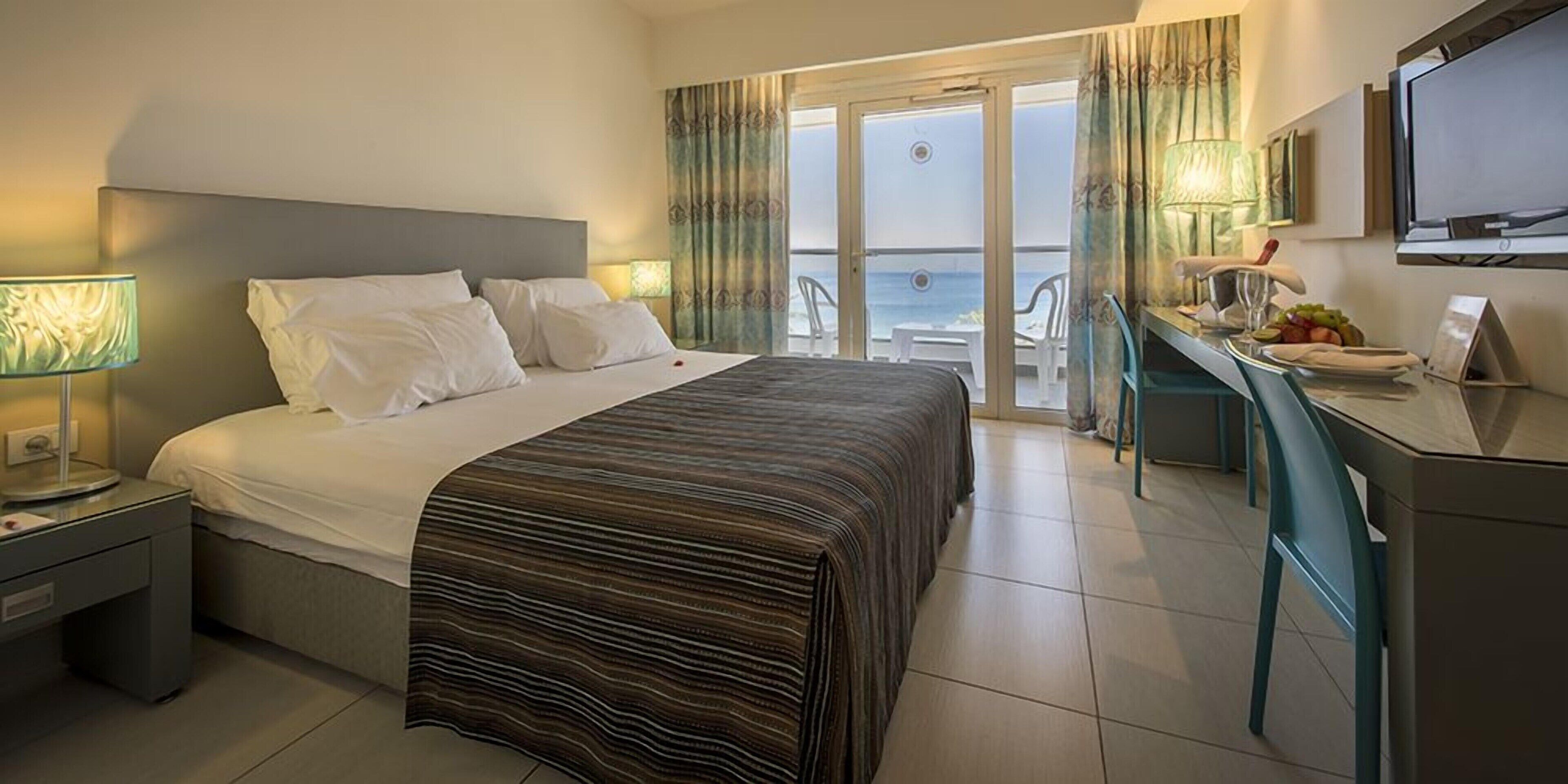 Minibar, in-room safe, iron/ironing board, free WiFi
