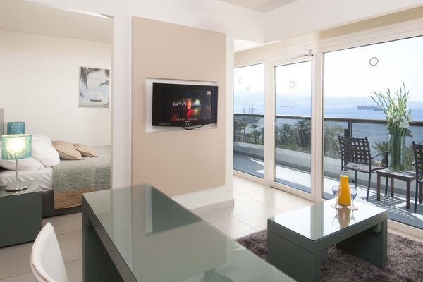 32-inch LCD TV with cable channels, TV