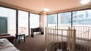 Four Bedroom Penthouse (PQ7S) | 1 bedroom, individually furnished, desk, laptop workspace