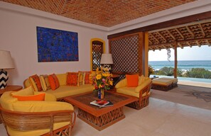 TV, DVD player - Las Alamandas Resort (Quemaro)