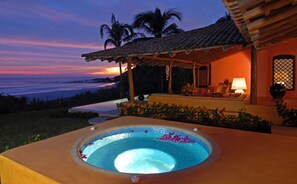 Jetted tub - Las Alamandas Resort (Quemaro)