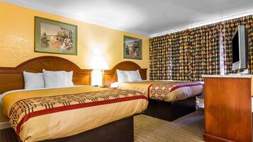 Meja kerja, kedap suara, setrika/meja setrika, dan Wi-Fi gratis