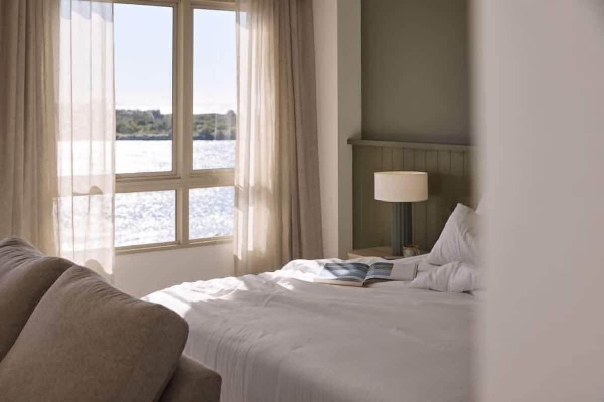 Minibar, in-room safe, desk, blackout curtains