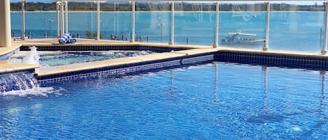 Bain à remous extérieur
