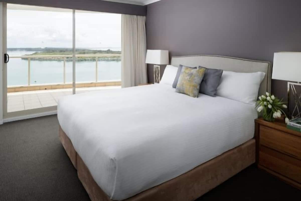 Minibar, in-room safe, desk, blackout curtains