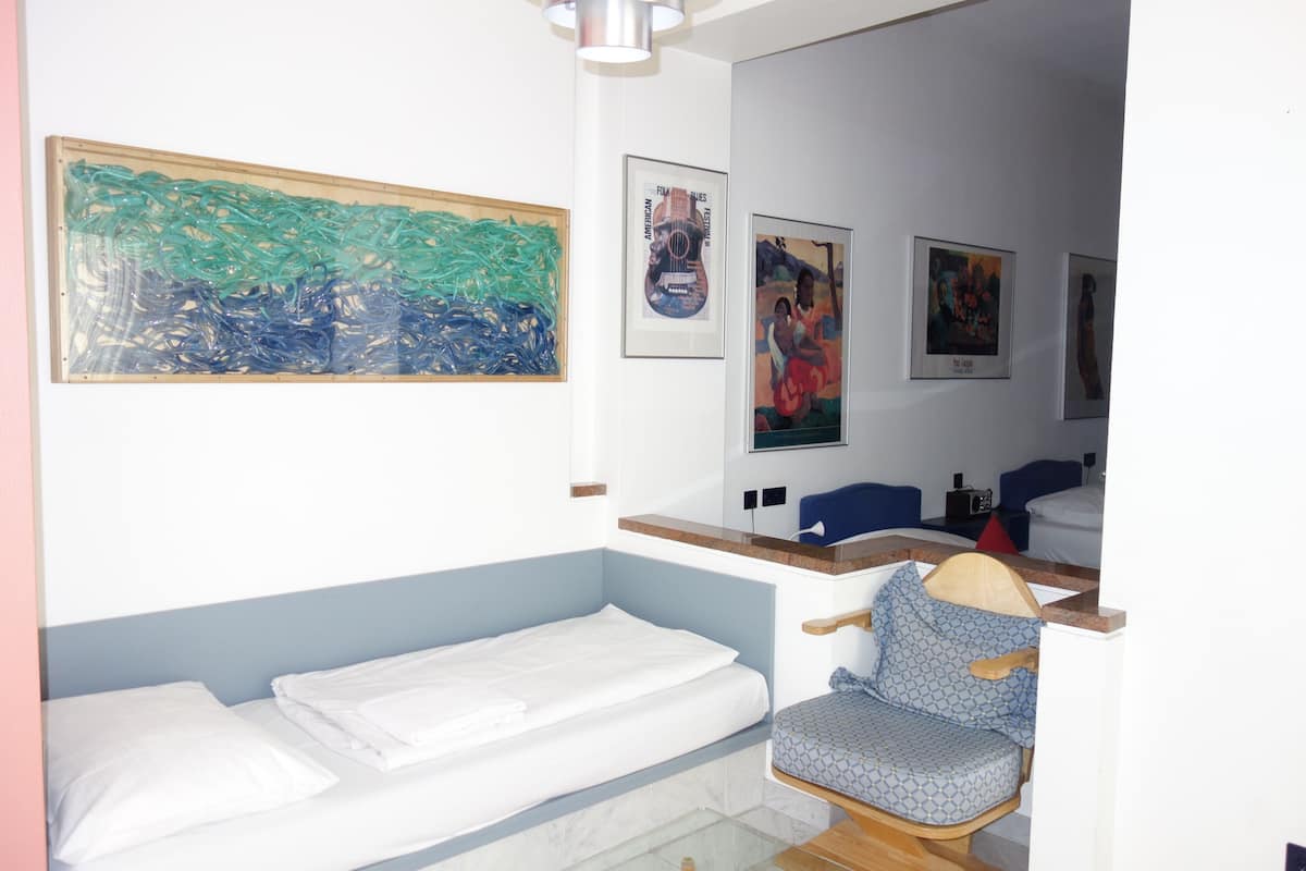 Chambre Triple | Literie de qualité supérieure, couette en duvet d'oie, surmatelas