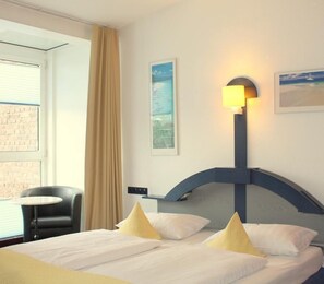 Premium bedding, down comforters, pillowtop beds, minibar - Kastens Hotel (Düsseldorf)