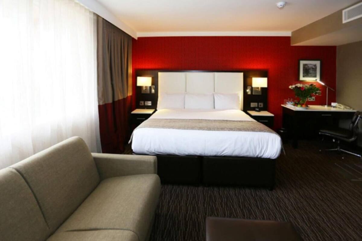 Hypo-allergenic bedding, in-room safe, desk, laptop workspace