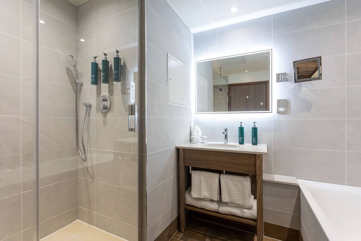 superior room, 1 king bed | bathroom | shower, free toiletries, hair dryer, towels