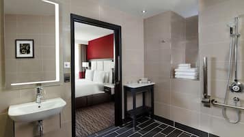 Phòng Suite Junior, 1 giường cỡ queen, phù hợp cho người khuyết tật, không hút thuốc | Buồng tắm vòi sen
