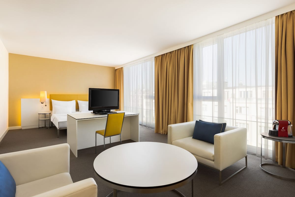 Suite Junior | Literie hypoallergénique, minibar, coffre-fort, bureau
