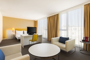 Junior Suite | Hypo-allergenic bedding, minibar, in-room safe, desk