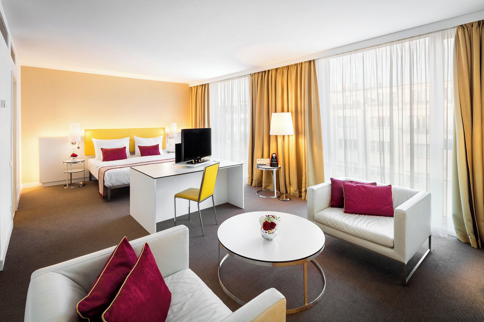 Junior Studio Suite | Hypo-allergenic bedding, in-room safe, desk, laptop workspace