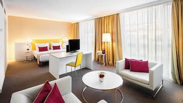 Junior Studio Suite | Hypo-allergenic bedding, in-room safe, desk, laptop workspace