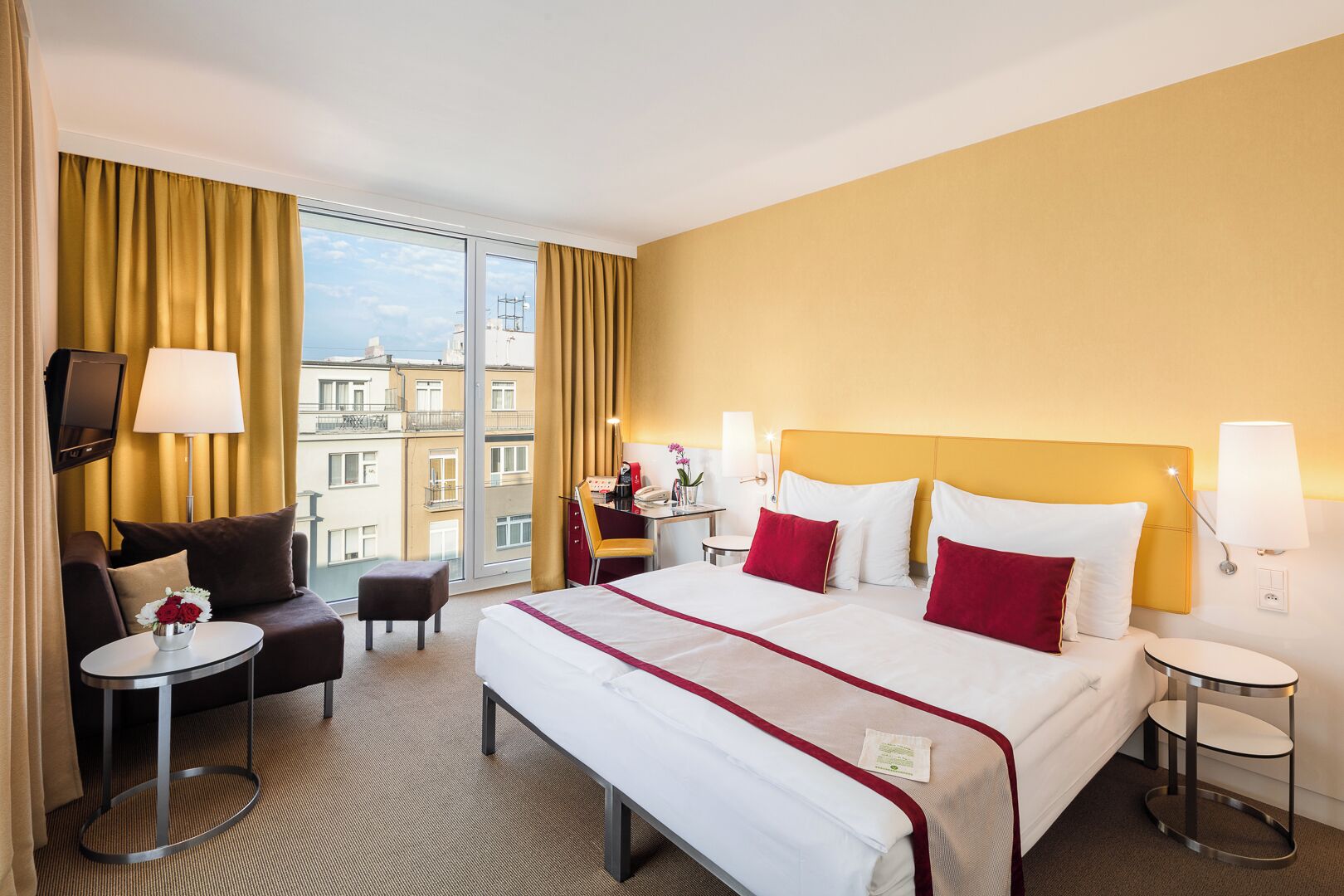 Allergitestet sengetøy, minibar, safe på rommet og skrivebord