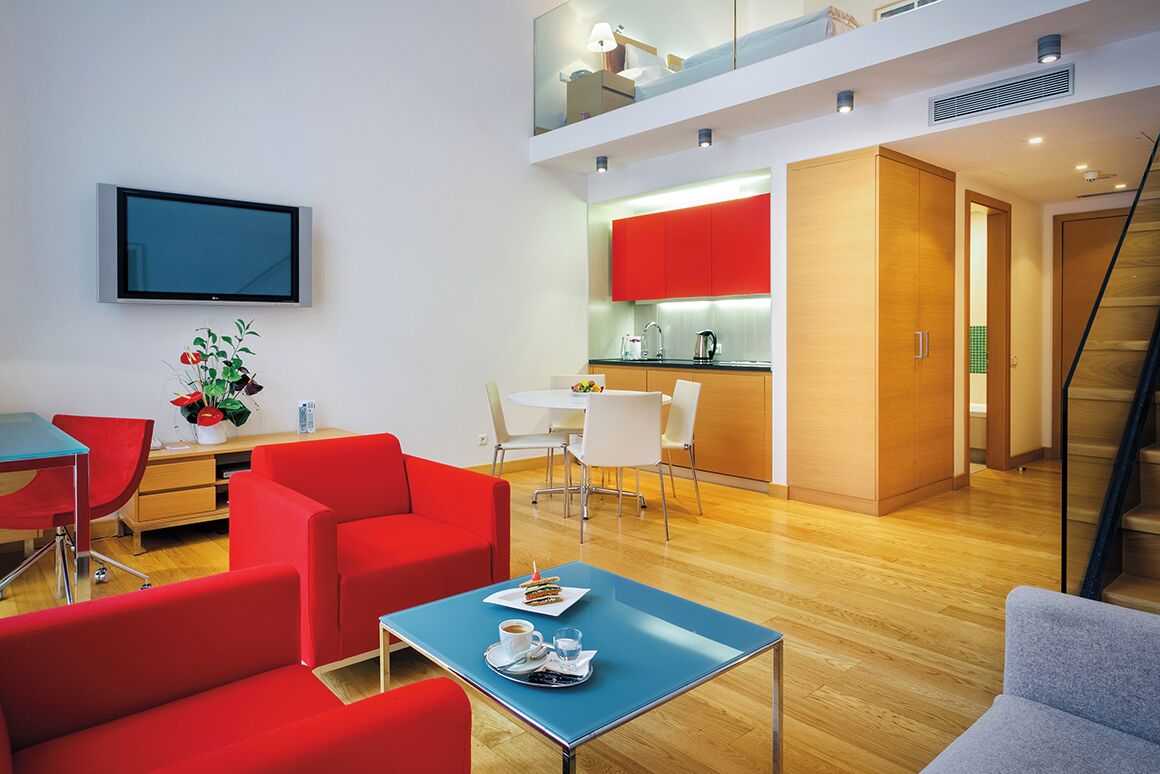 Toetasjesleilighet – deluxe | Oppholdsområde | En 50-centimeters LED-TV med Parabol-TV samt TV