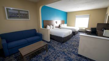 Svíta - 2 meðalstór tvíbreið rúm - reyklaust (Upgrade) | Rúmföt af bestu gerð, dúnsængur, rúm með „pillowtop“-dýnum, skrifborð