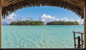 套房, 水上 (view over Bora Bora) | 高級寢具、免費迷你吧、客房內保險箱、書桌