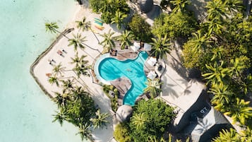 Outdoor pool, pool umbrellas, sun loungers