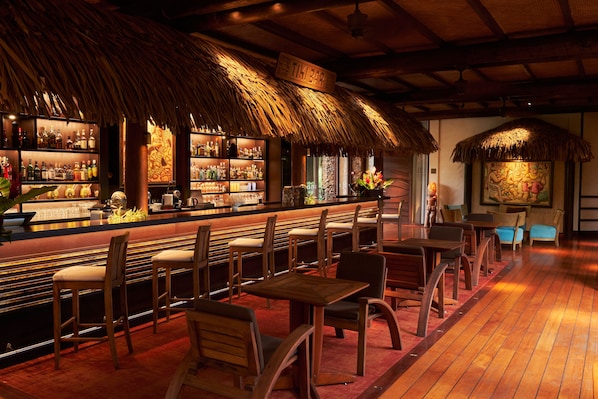 2 Bars/Lounges, Bar im Pool, Poolbar, Strandbar