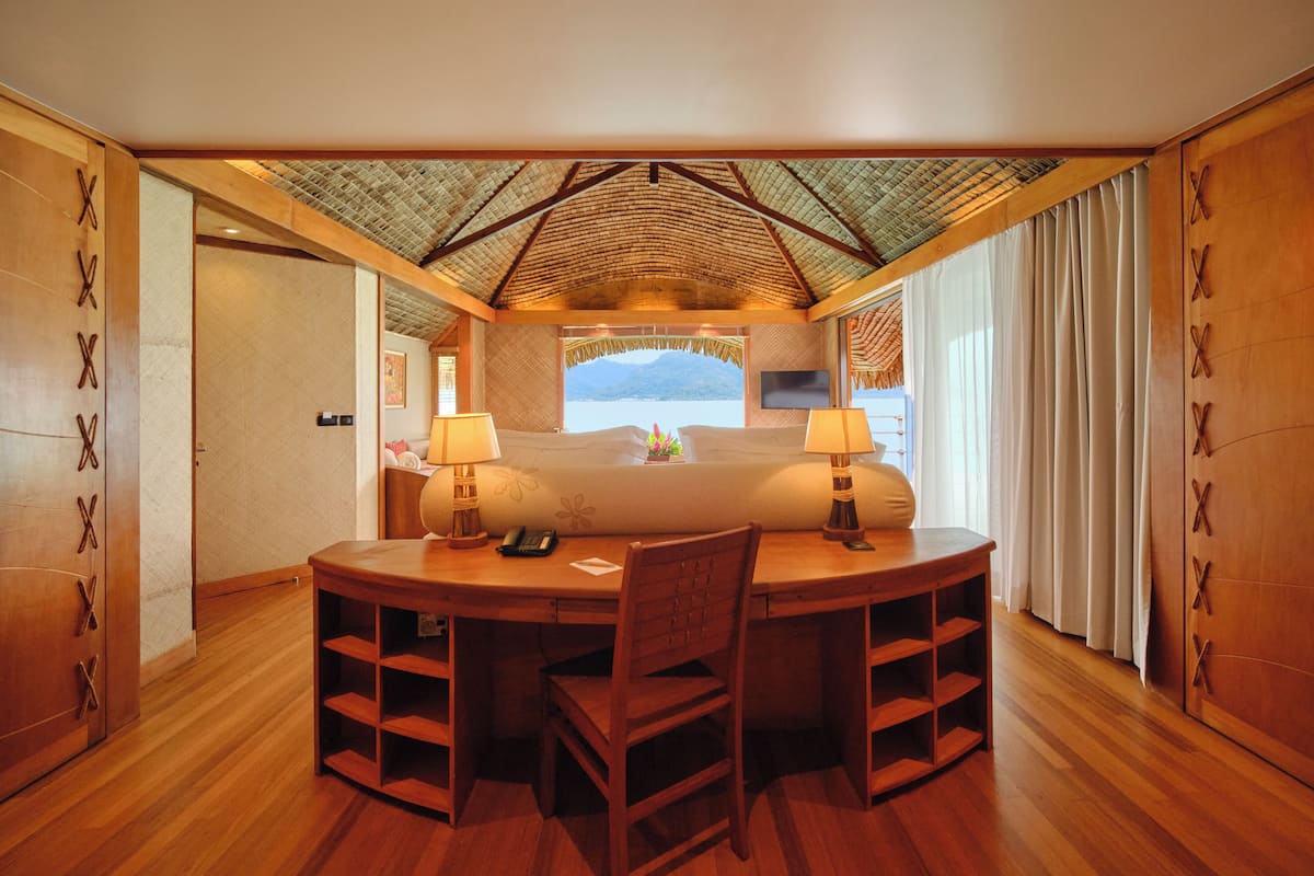 1 bedroom, premium bedding, free minibar, in-room safe