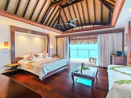 Ropa de cama de alta calidad y minibar 