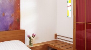 Habitació doble | Roba de llit hipoal·lergògena, caixa forta a l'habitació i escriptori 