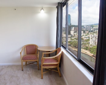 Standard Room, 1 King Bed | Minibar, desk, iron/ironing board, bed sheets at Waikiki Monarch Hotel