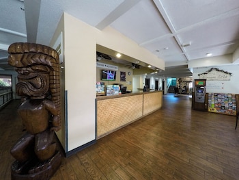 Hotel entrance and lobby at Waikiki Monarch Hotel