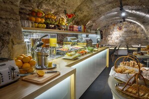 Free daily buffet breakfast - Waldstein Hotel (Prague)