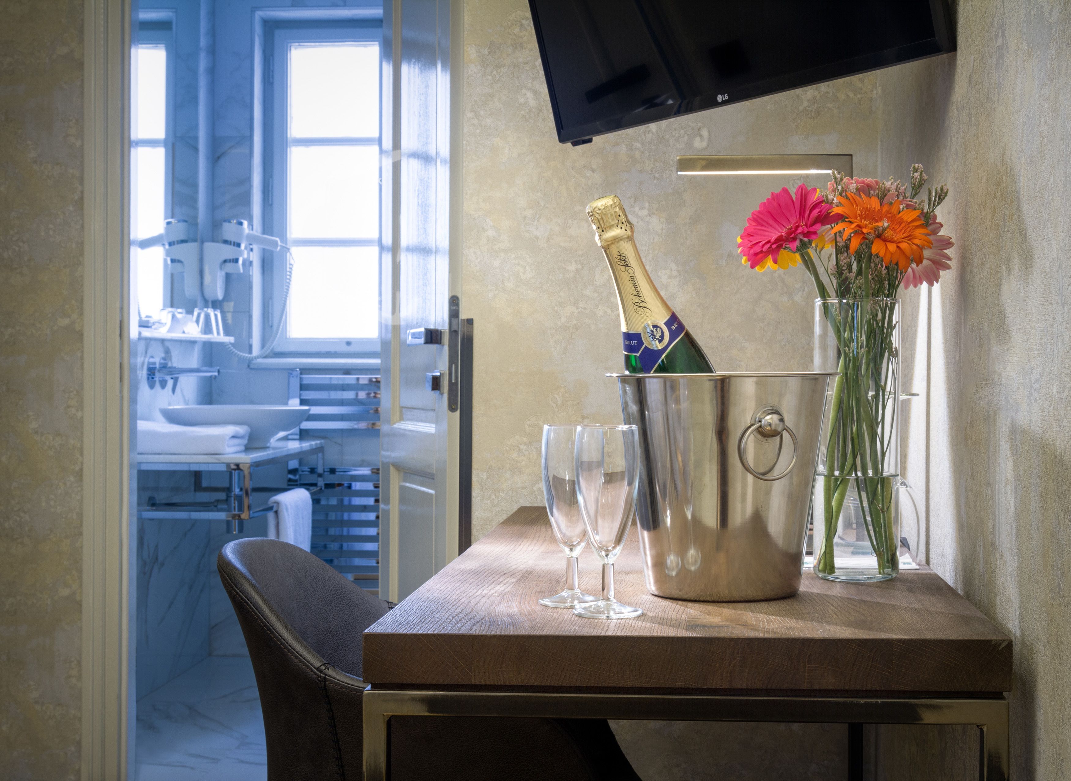 standard double room | premium bedding, select comfort beds, minibar, in-room safe