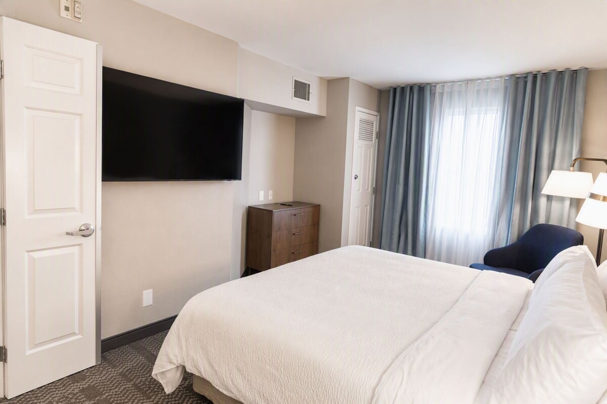 In-room safe, desk, laptop workspace, soundproofing