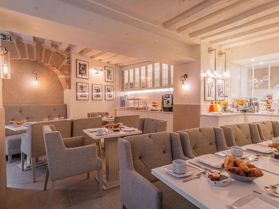 Frukostbuffé varje dag (EUR 18 per person)