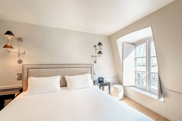 Double or Twin Room | In-room safe, desk, blackout drapes, soundproofing